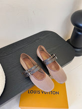 China Replica LV Women Shoes 108usd Only